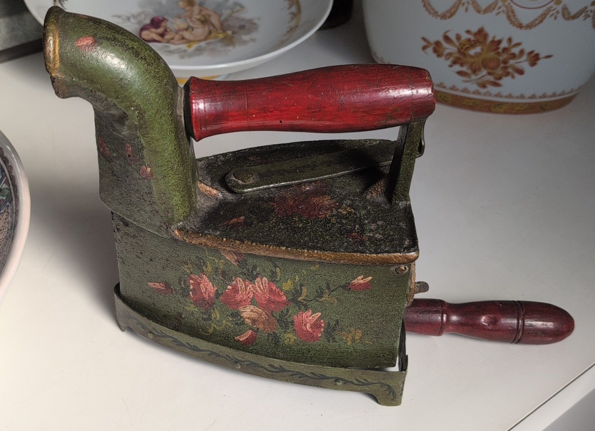 Ferro de engomar vintage, pintado á mão