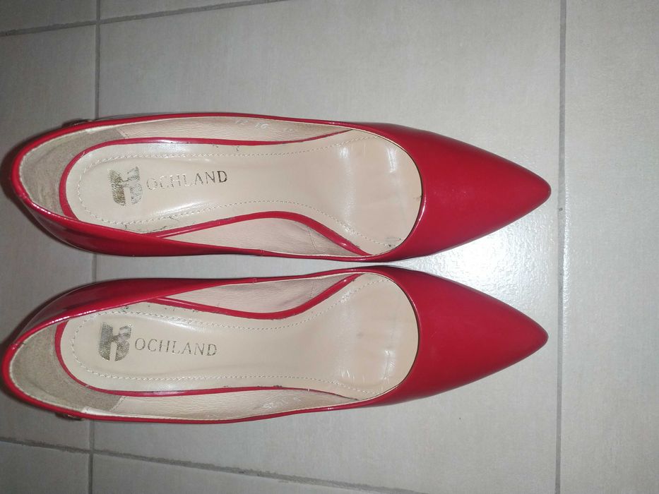 Skórzane szpilki w kolorze czerwonym