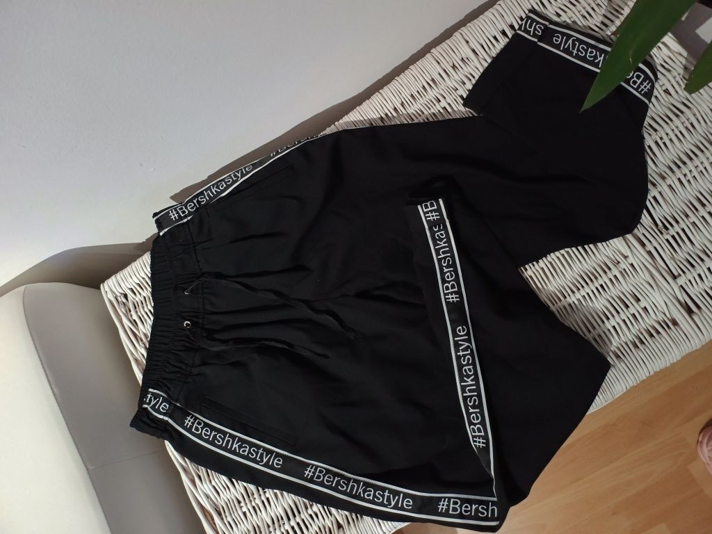 Bershka spodnie dresowe r.S