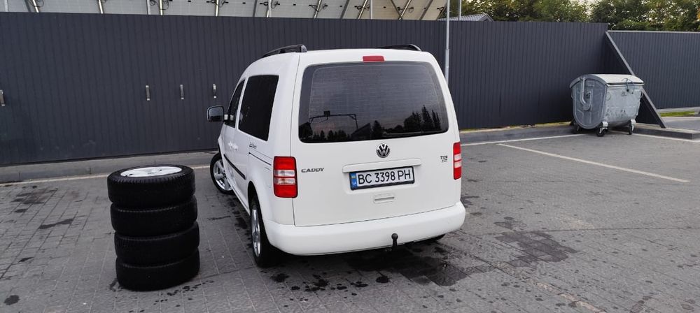 Volkswagen Caddy 2015 року, дизель 1.6.