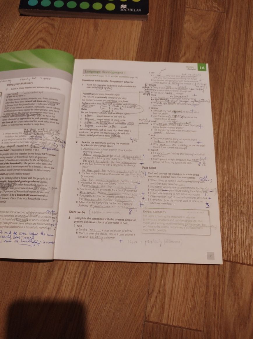 First Expert coursebook + student's resource book + slownictwo