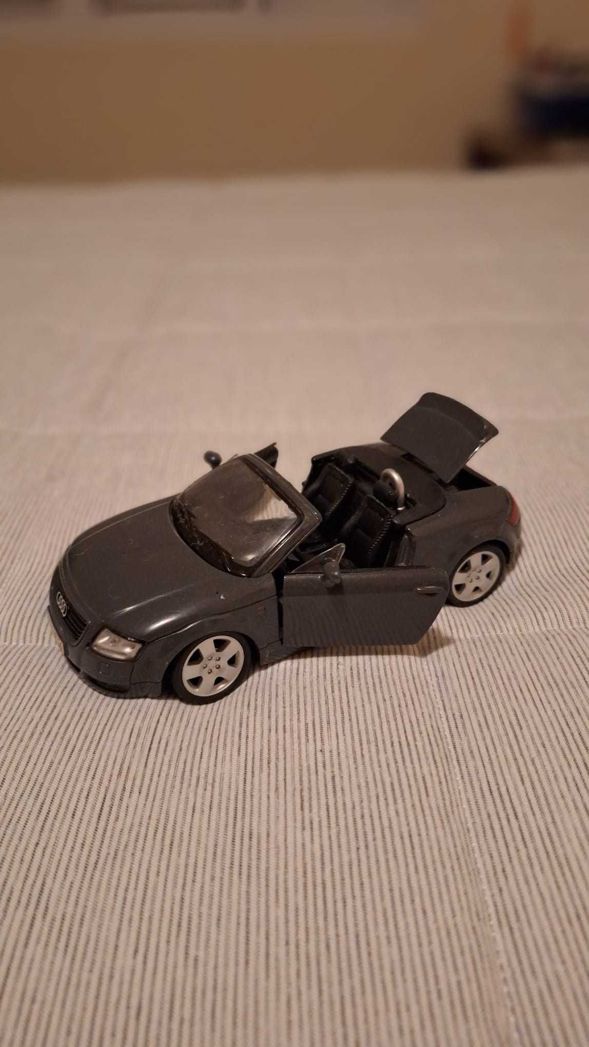 Audi TT Roadster Maisto Escala 1/24