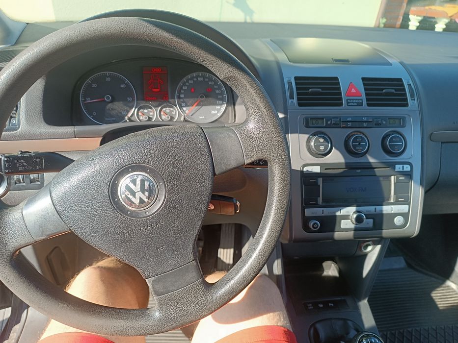 VW Touran 1.9 7-osobowy auto parkowanie 6 skrzynia