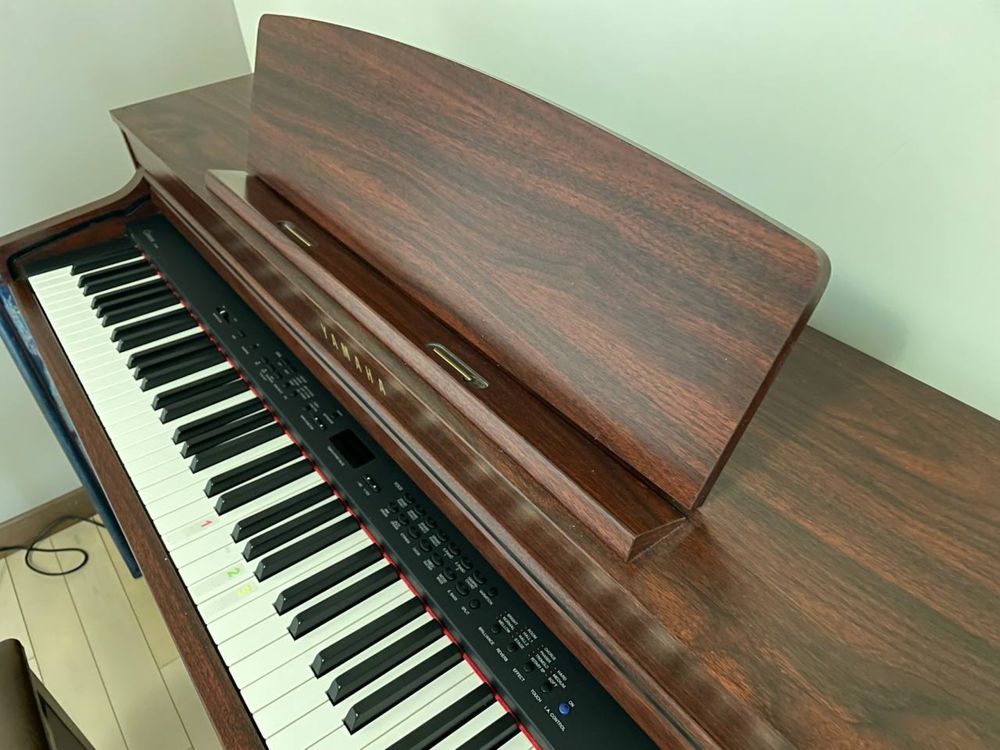 YAMAHA Digital Piano Model CLP-440M