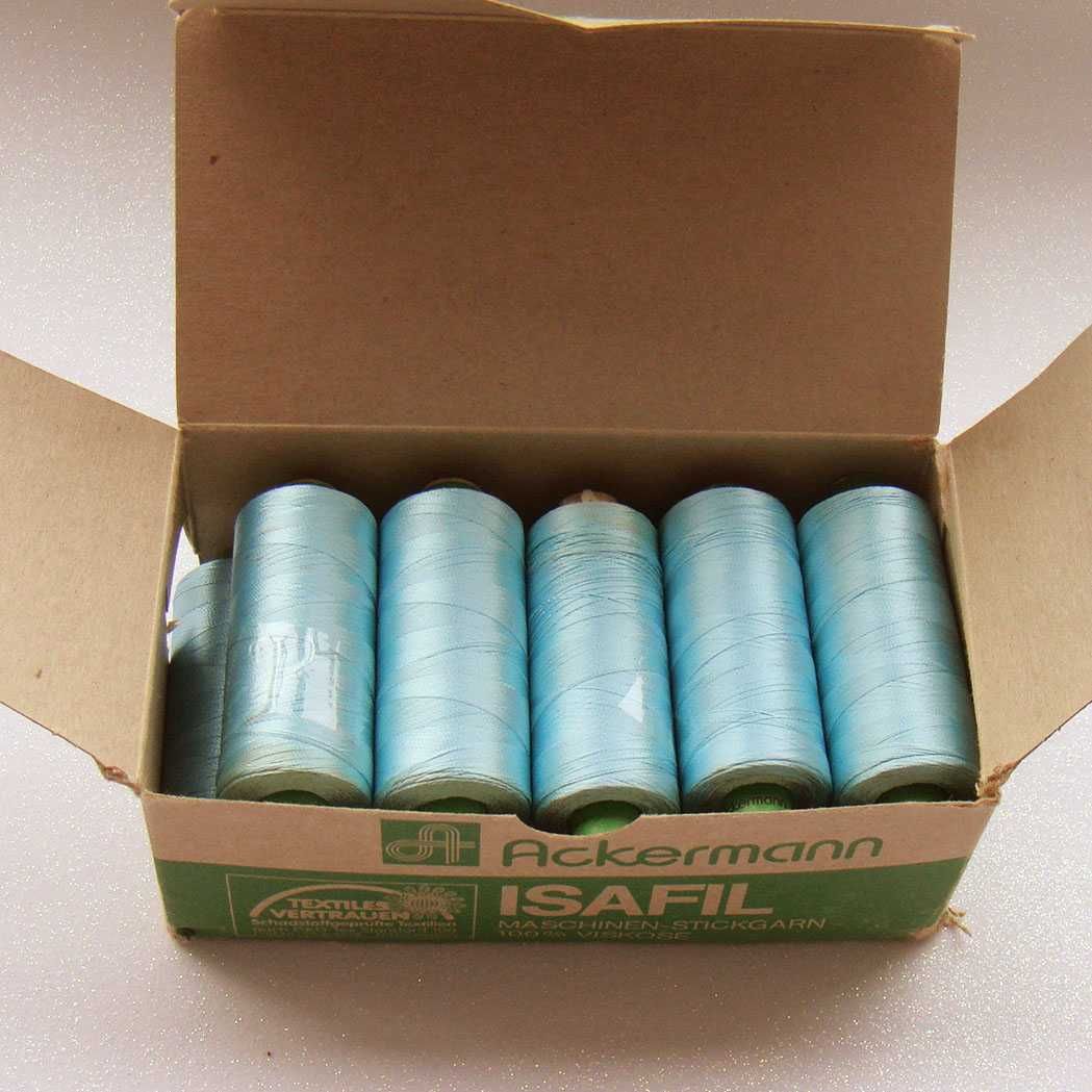 Caixa com 10 Tubos de Linha de Bordar Azul Claro Marca Ackermann