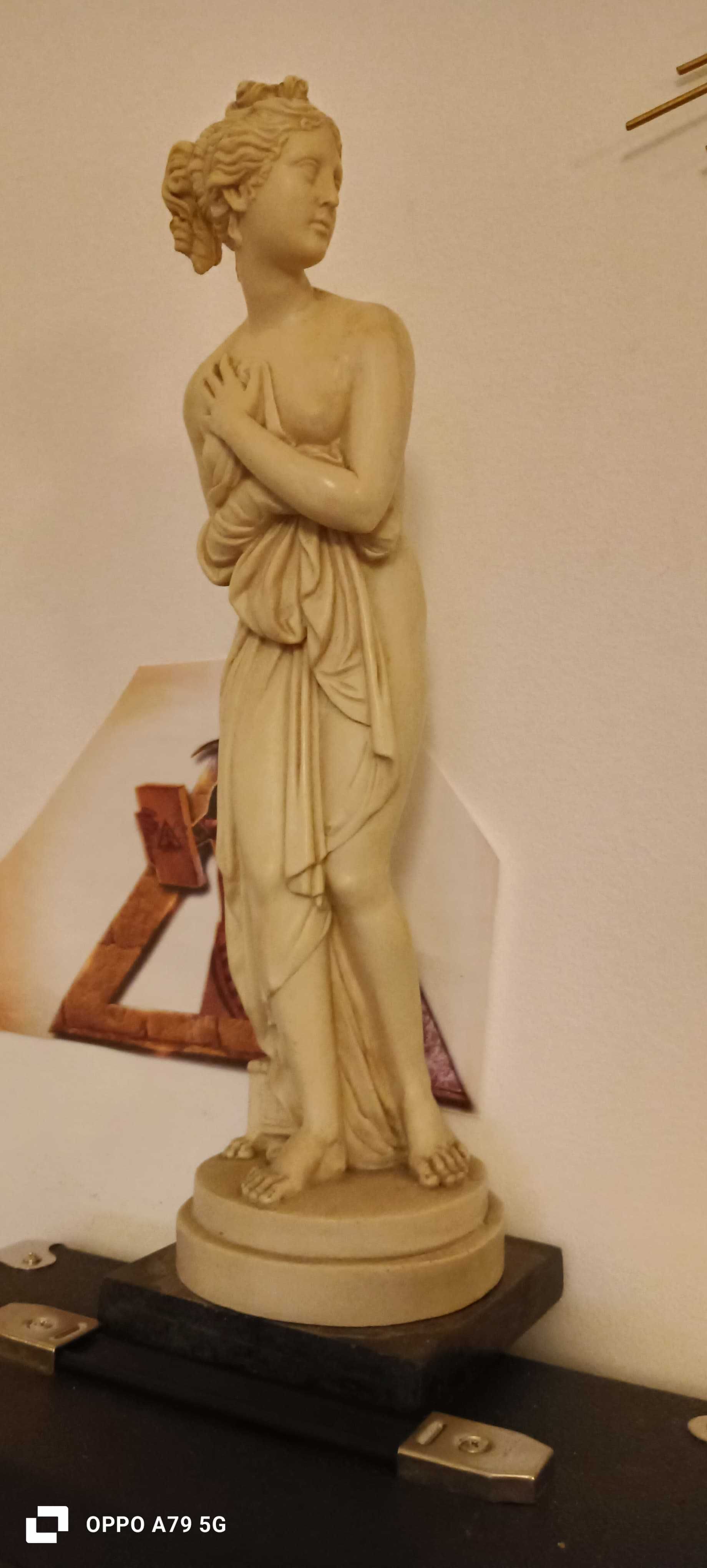 Linda estátua Grega