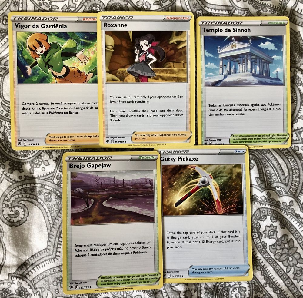 Várias cartas Pokemon