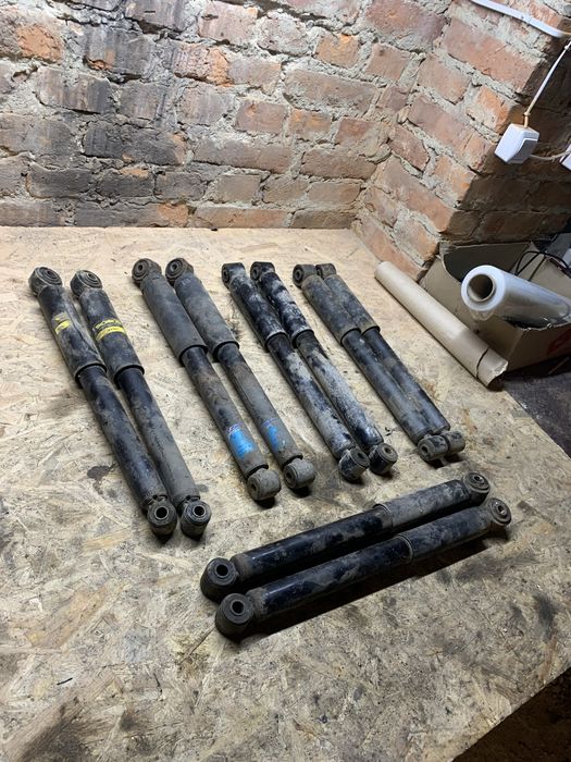 Амортизатор зад mercedes vito вито віто 638 v-class 2.2 2.3 шрот