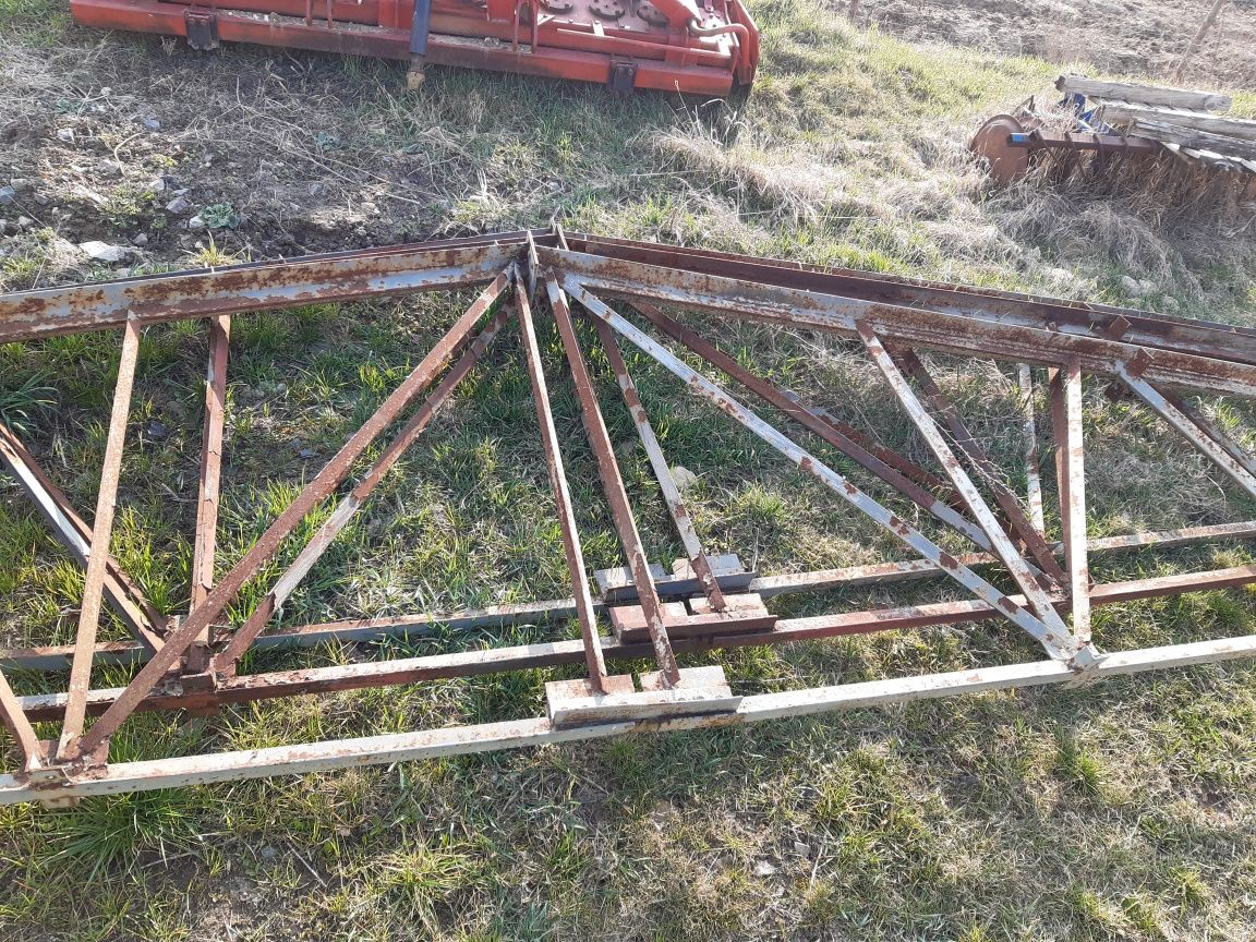 Konstrukcja stalowa wiaty wiązary dachowe