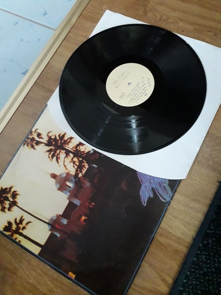 The EAGLES- Hotel California.