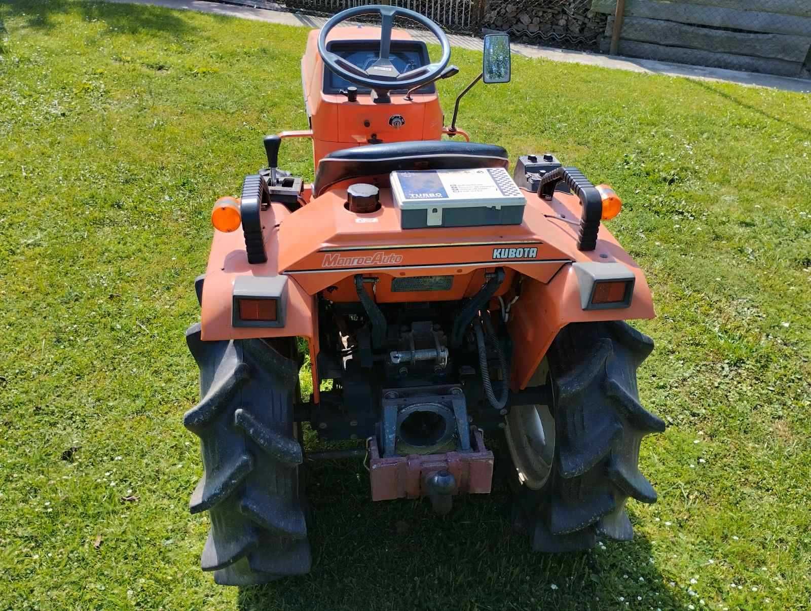 Мінітрактор Kubota B1-15 Bulltra з фрезою