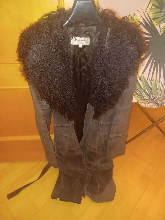 Casaco vintage comprido todo em pele forro almofadado da René Derhy