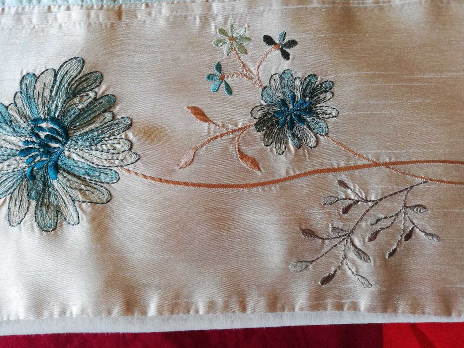 poszewka na poduszkę 49 x 73 cm dekoracyjna ozdobna florystyczny haft