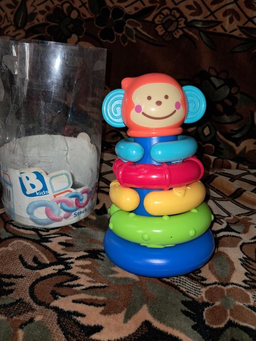 Розвиваючі іграшки будинок та пірамідка