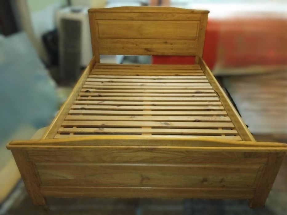 Rama łóżko o wymiarach 140x200 cm solidne z drewna litego
