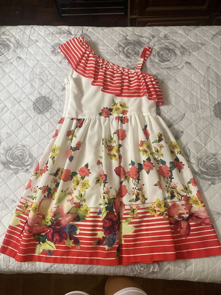 Vestido de menina, usado apenas 1 vez tamanho 9/10 anos