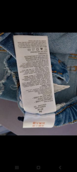 Mini saia da Levis de ganga claro com desfiado de menina