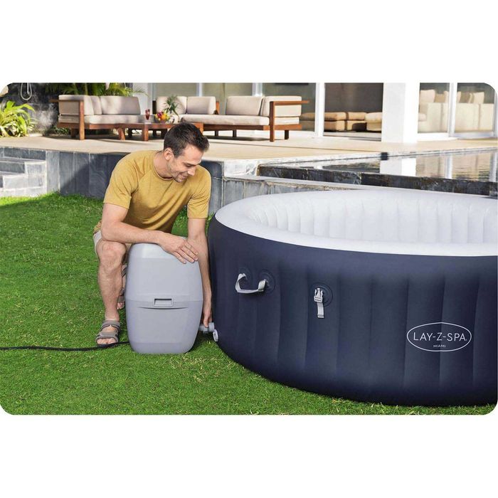 Basen Jacuzzi Lay z spa Miami Masaże Podrzegwanie