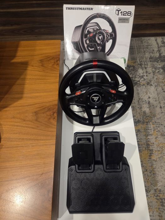 Xbox X Konsola do gier 1TB  słuchawki kierownica 2 pady