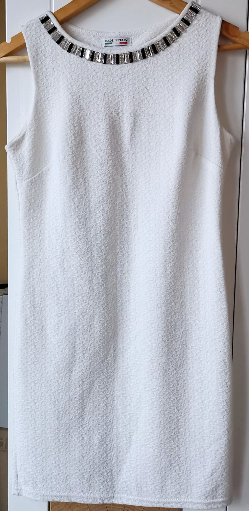 Piękna biała sukienka z ozdobnymi cyrkoniami, Made in Italy, S/M