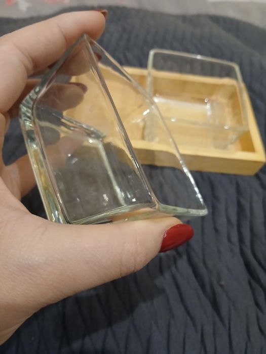 Pojemnik na przekąski z dwoma miseczkami