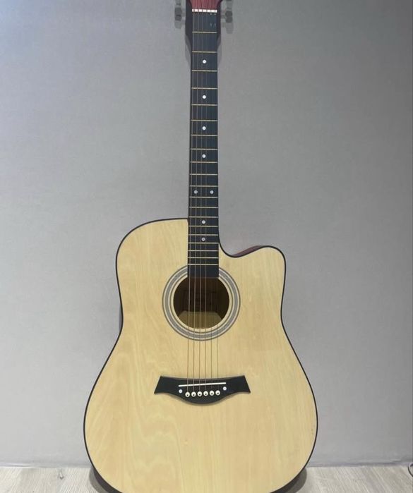 Нова Акустична 6 струнна гітара