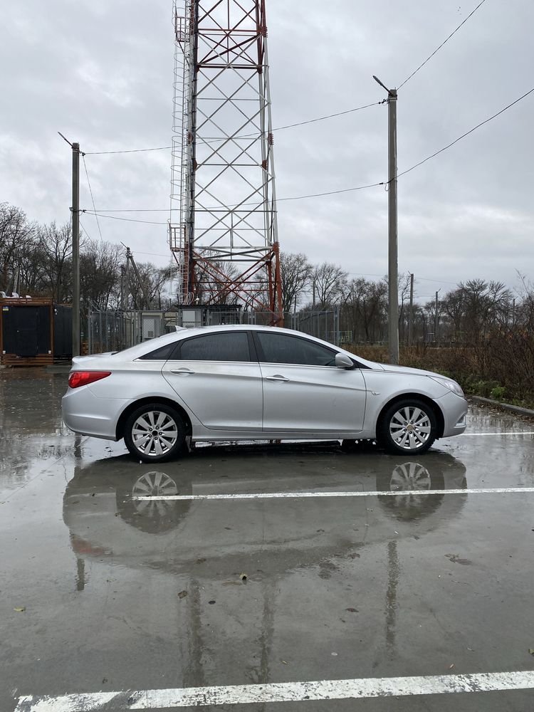 Hyundai sonata 2011 yf 2.0