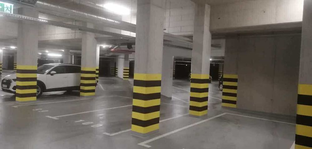 Miejsce postojowe w garażu podziemnym przy Raciborska. Centrum Katowic