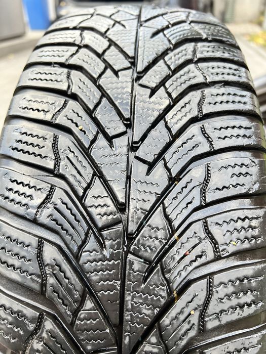 Opony KUMHO WinterCraft z stalowymi felgami + stojak gratis
