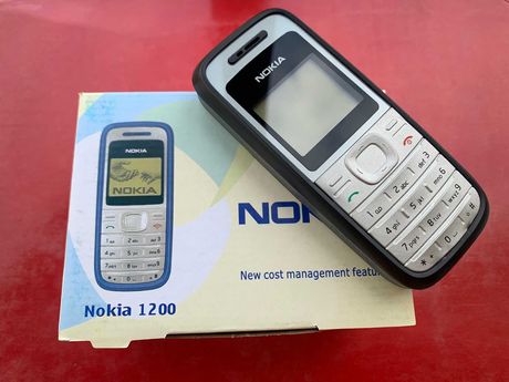 Моб телефон новый Nokia 1200 (классика)