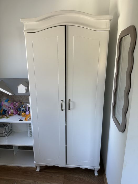 Szafa biała do pokoju dziecka retro