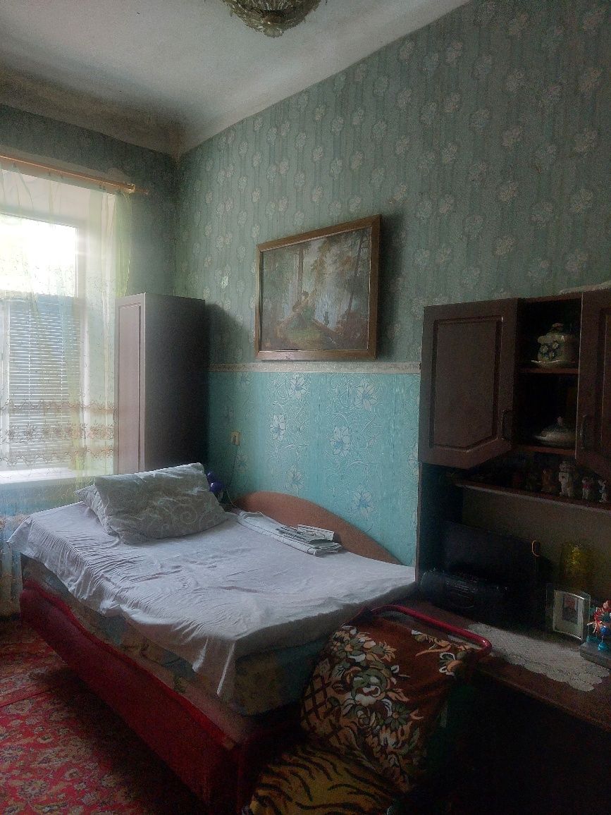 Продам частину будинку з окремим подвір'ям на Олексіївці