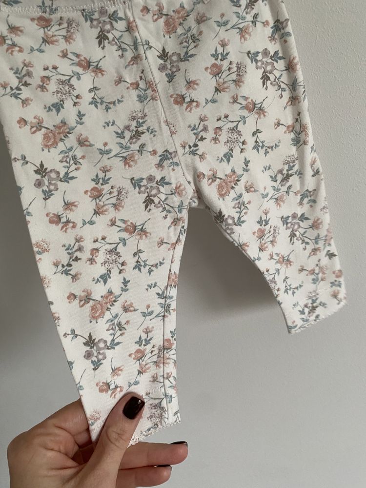 Legginsy newbie 56 drobne kwiatki falbanki
