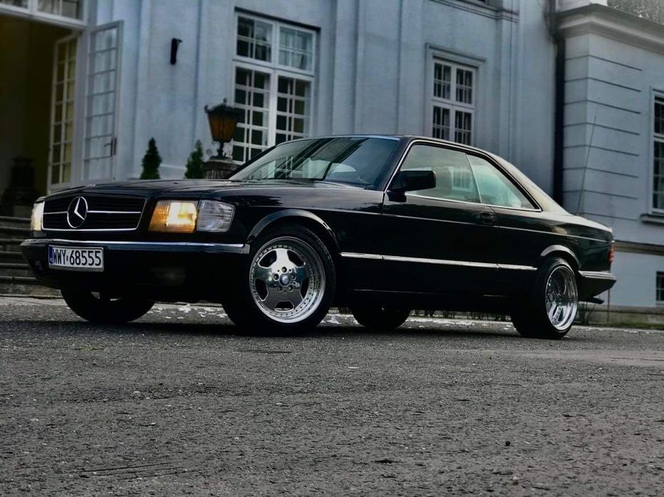 Mercedes SEC500 z aktywnym wydechem