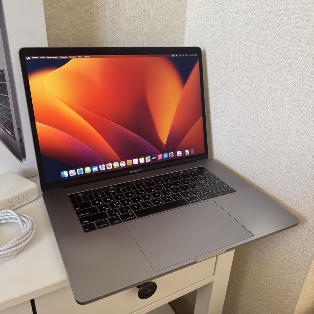Ідеальний! MacBook Pro 15 2019 i9, 16Gb, ssd 512gb