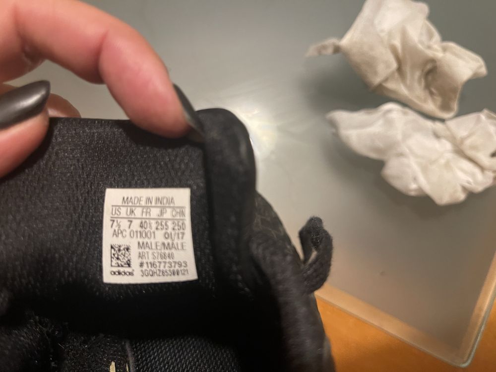 Tenis Adidas Pretos 40,5 sola em bom estado, usado poucas vezes