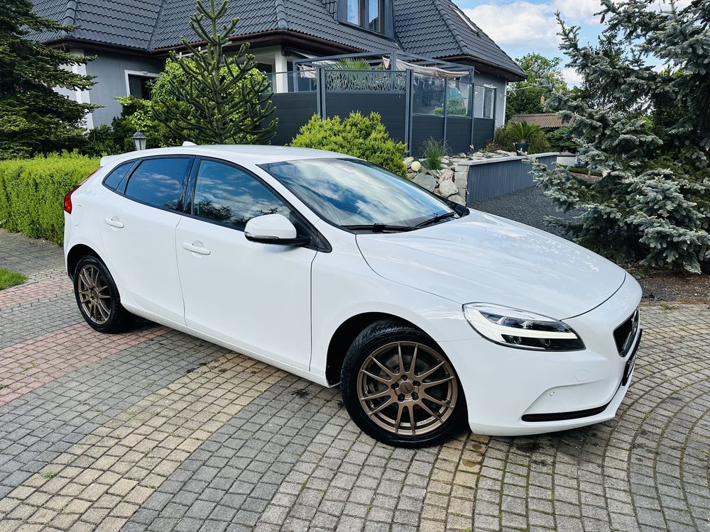 Volvo v40 D3 2.0d 150km 2016 automat full led bezwypadkowy półskóry