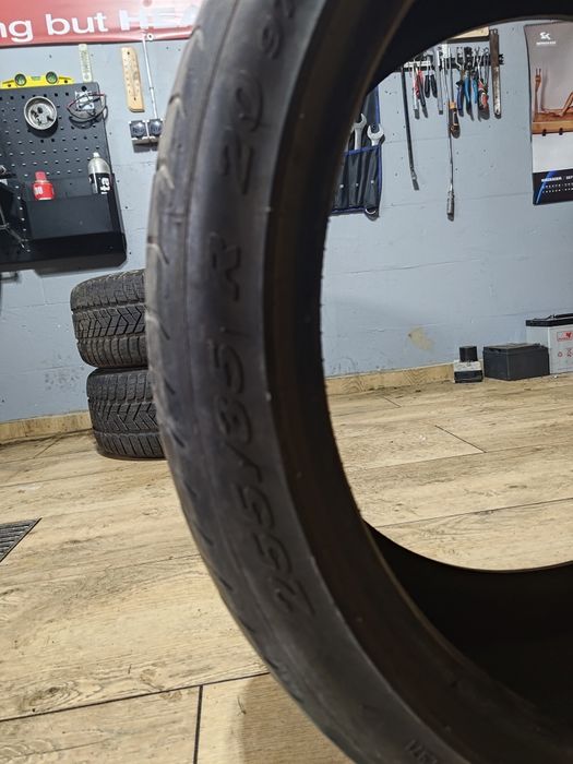 1x Pirelli P zero 255/35/20 4mm