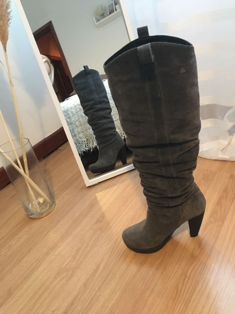 Botas cano alto em camurca bom preco