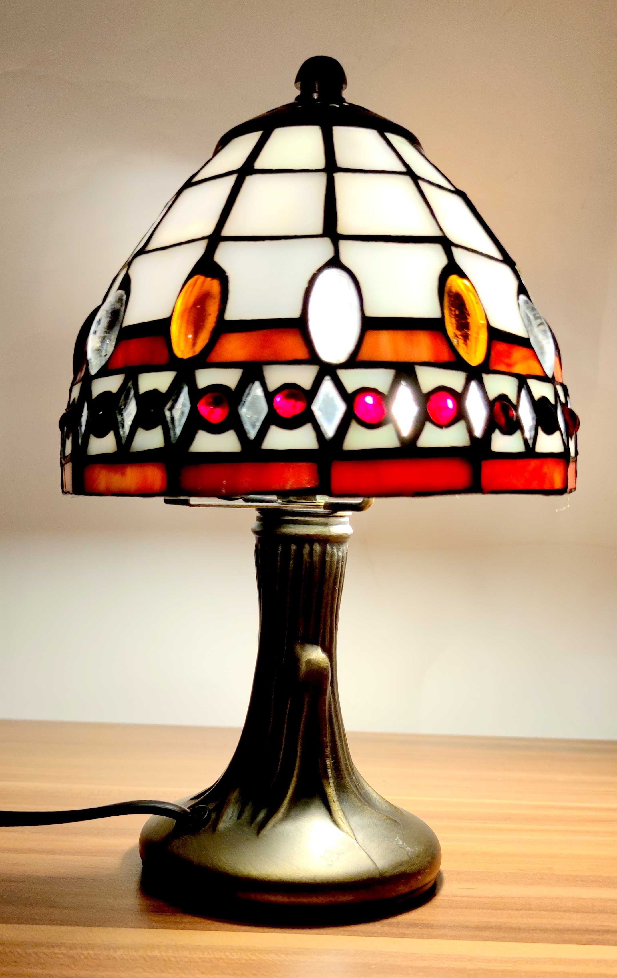 Dwie piękne nocne lampki stołowe w stylu Tiffany.