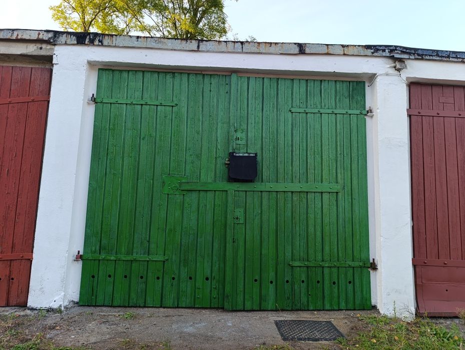 Sprzedam Duży Garaż 19m2 ul.  Zawadzkiego (Kanał, Prąd)