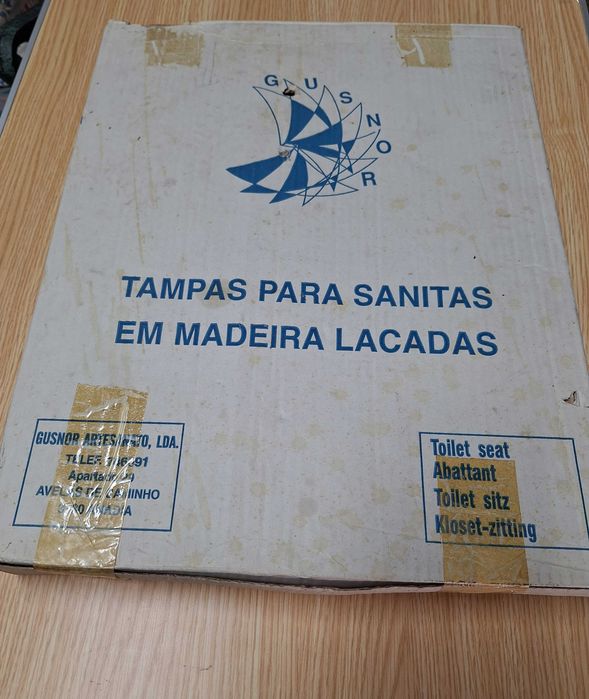 Tampa de Sanita  "Gusnor" em madeira lacada - Tema - Almond-Dourado