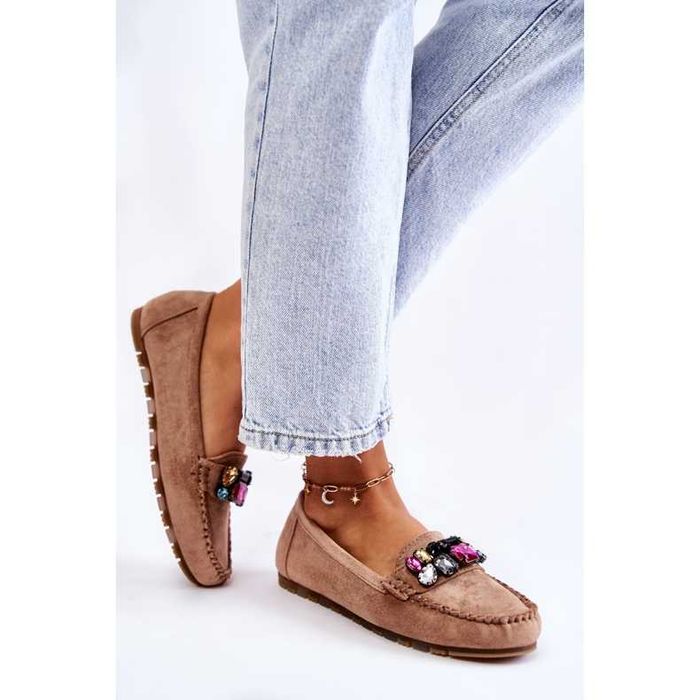 Beżowe mokasyny z kolorowymi kryształami 39