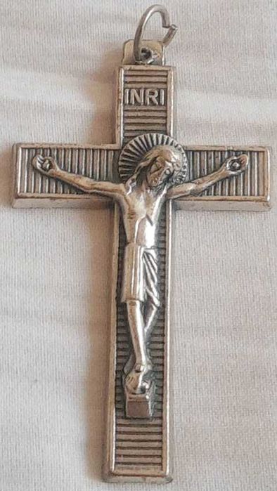 Medalik krzyżyk - Jezus Chrystus na krzyżu - stan bdb