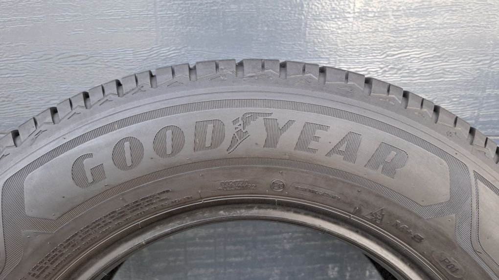 Goodyear 235/65 R16 C 4Seasons