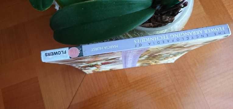 Енциклопедія технік аранжування квітів, англ,176с,вид.APPLE,стан нов.