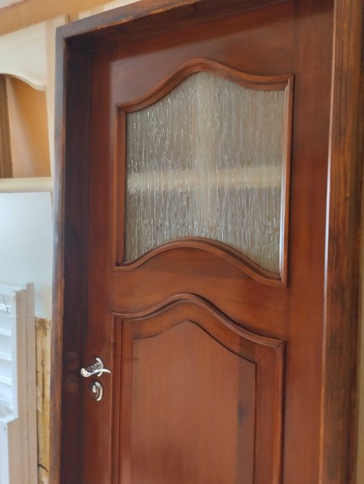 Drzwi łazienkowe z futryną z litego drewna