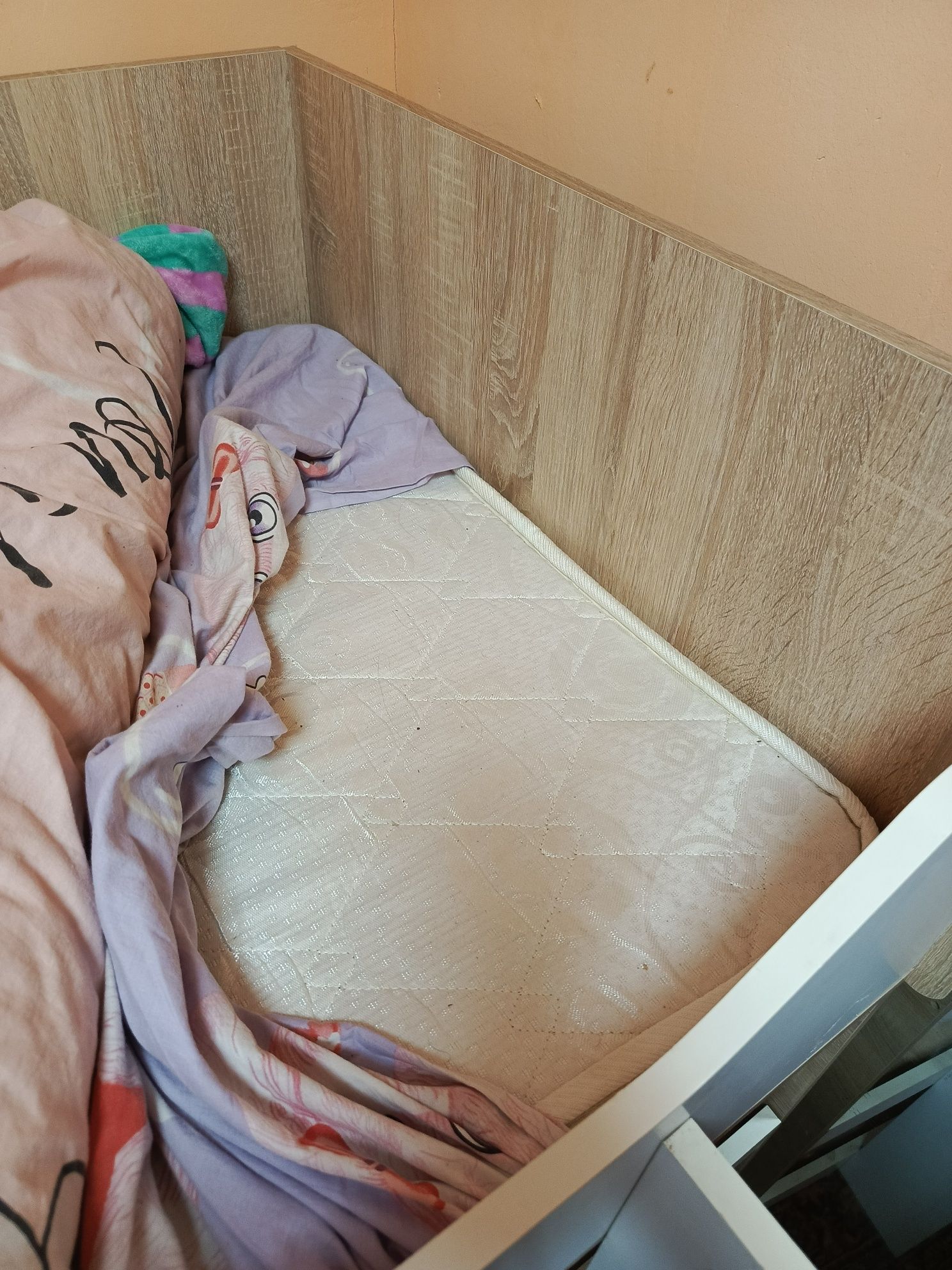 Кровать Стол Шкаф