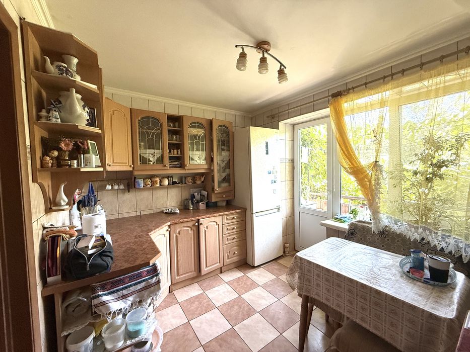 Оренда кімнати на вул. Грушевського в квартирі з хазяйкою