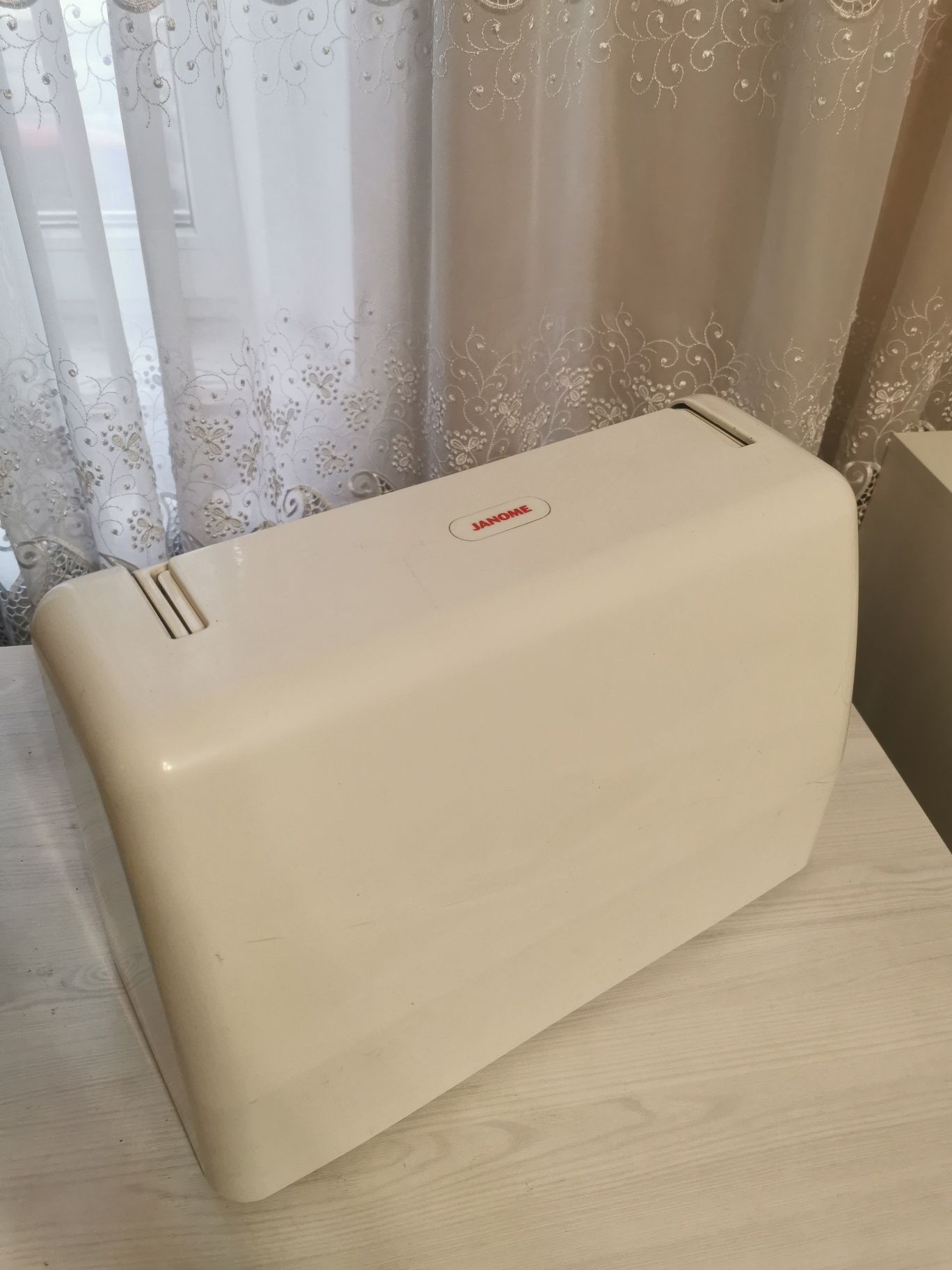 Швейна машинка Janome 7518A